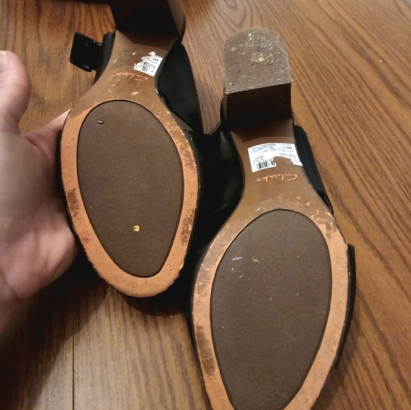 Ladies Clarks, Black Leather Sandals. Size 9m - Picture 3 of 3